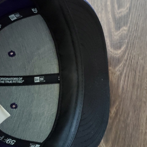 Los Angeles Lakers Hat - Picture 6 of 7